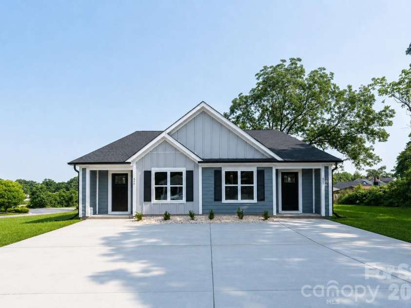 415-417 F Avenue, Hickory, NC 28602.  MLS# CAR4414635, YatesRealty ID 44099. 