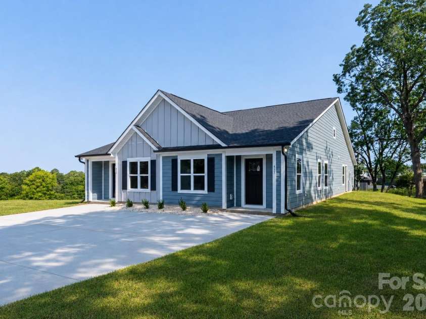 415-417 F Avenue, Hickory, NC 28602.  MLS# CAR4414635, YatesRealty ID 44099. 