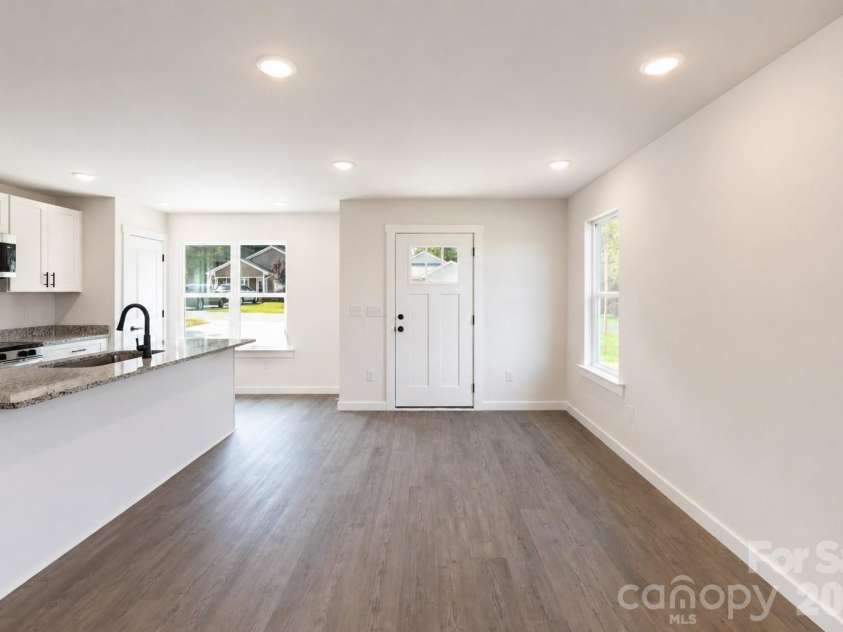 415-417 F Avenue, Hickory, NC 28602.  MLS# CAR4414635, YatesRealty ID 44099. 