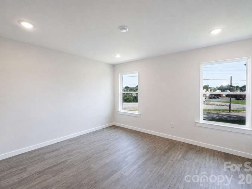 415-417 F Avenue, Hickory, NC 28602.  MLS# CAR4414635, YatesRealty ID 44099. 