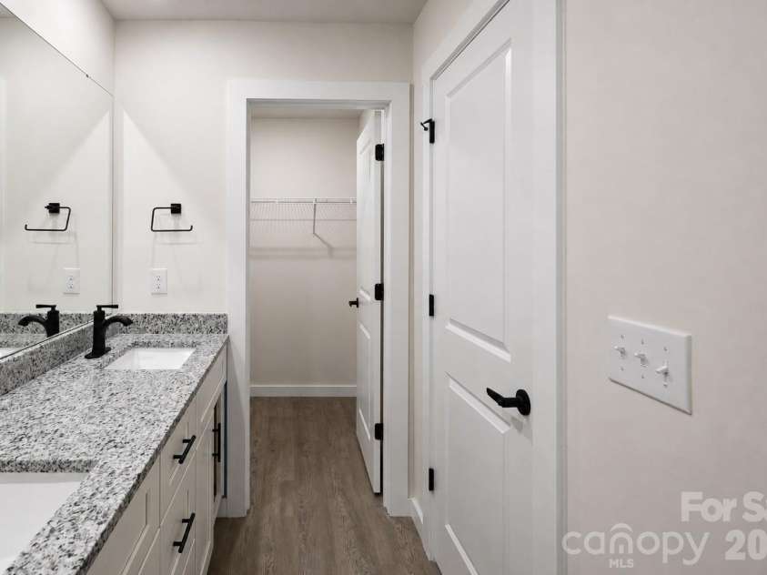 415-417 F Avenue, Hickory, NC 28602.  MLS# CAR4414635, YatesRealty ID 44099. 