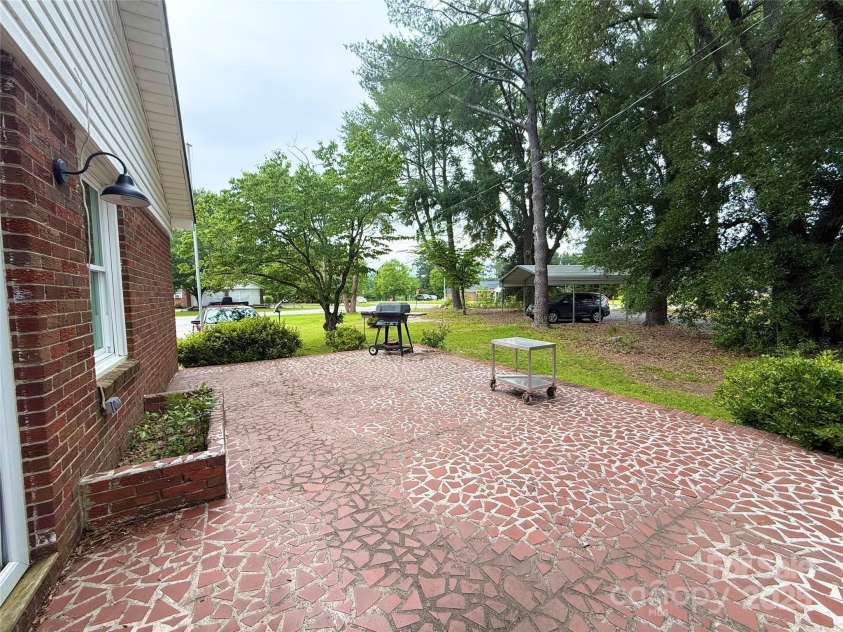 101 Windsor Drive, Cheraw, SC 29520.  MLS# CAR4262962, YatesRealty ID 441. 