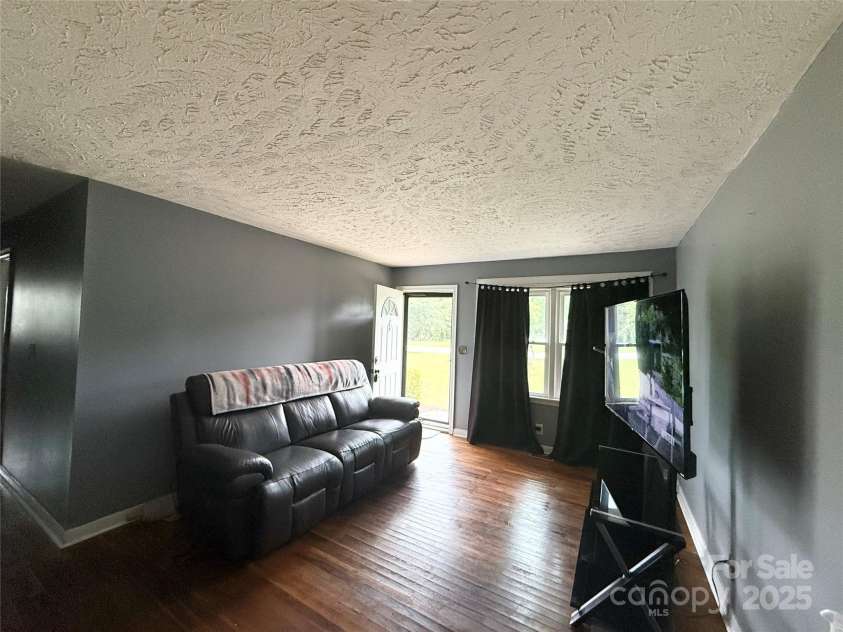 101 Windsor Drive, Cheraw, SC 29520.  MLS# CAR4262962, YatesRealty ID 441. 