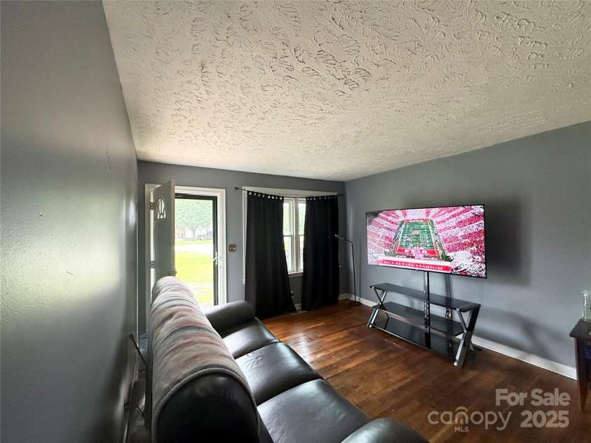 101 Windsor Drive, Cheraw, SC 29520.  MLS# CAR4262962, YatesRealty ID 441. 