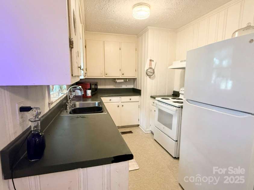 101 Windsor Drive, Cheraw, SC 29520.  MLS# CAR4262962, YatesRealty ID 441. 