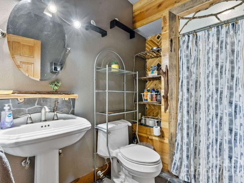 340 Henry Dingus Way, Maggie Valley, NC 28751.  MLS# CAR4309000, YatesRealty ID 441. 