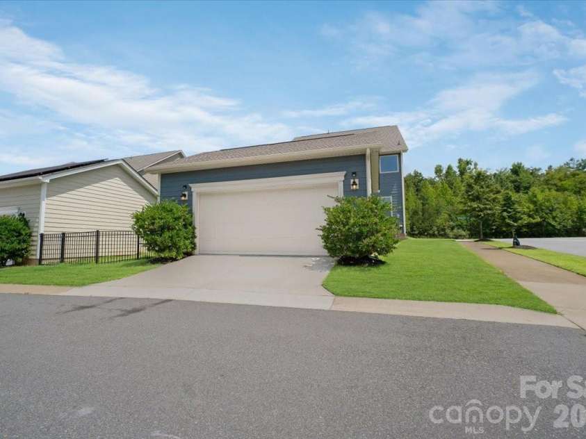 15505 Davidson East Drive, Davidson, NC 28036.  MLS# CAR4413352, YatesRealty ID 44100. 