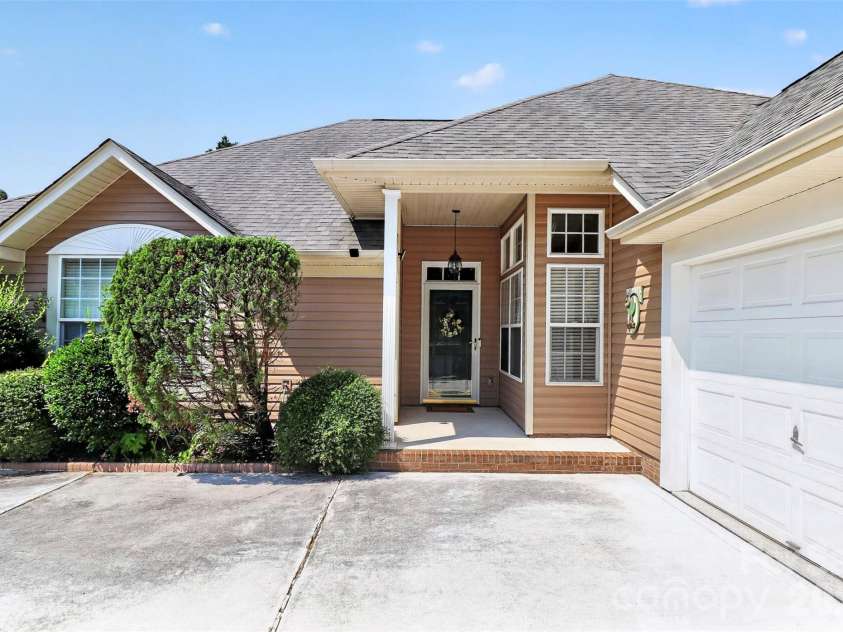 14642 Hawick Manor Lane, Pineville, NC 28134.  MLS# CAR4414256, YatesRealty ID 44101. Inviting entrance