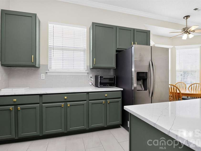 14642 Hawick Manor Lane, Pineville, NC 28134.  MLS# CAR4414256, YatesRealty ID 44101. Lots of storage and work space