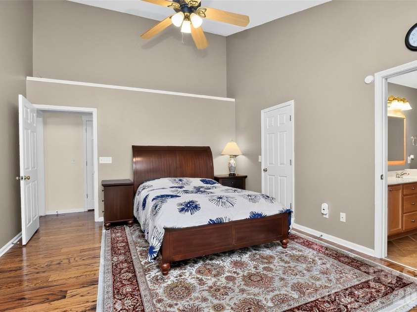 14642 Hawick Manor Lane, Pineville, NC 28134.  MLS# CAR4414256, YatesRealty ID 44101. Primary bedroom with vaulted ceiling