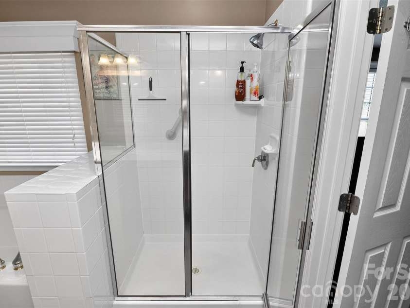 14642 Hawick Manor Lane, Pineville, NC 28134.  MLS# CAR4414256, YatesRealty ID 44101. Primary shower