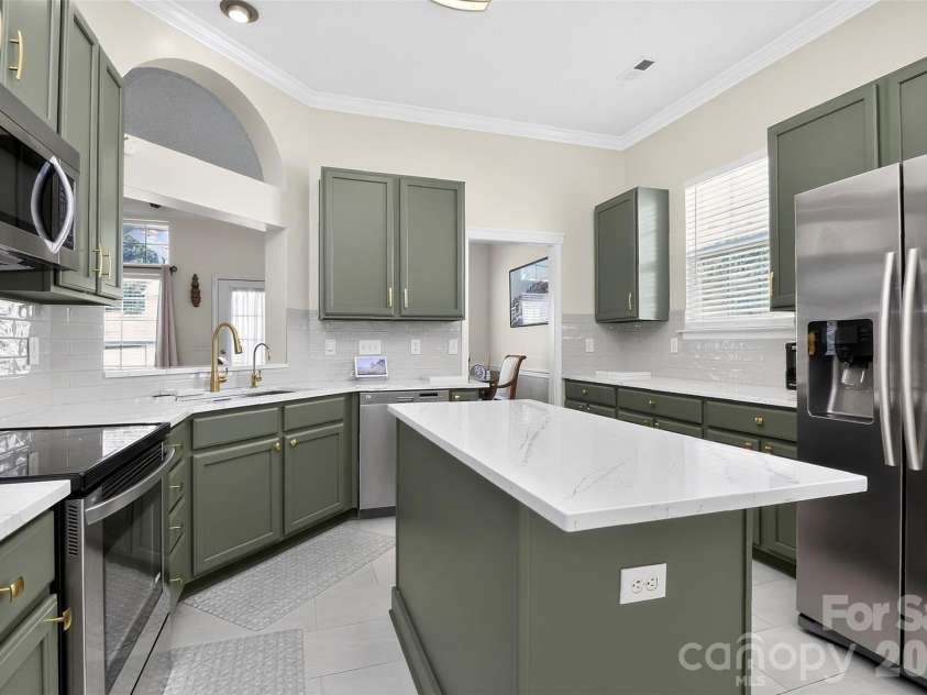 14642 Hawick Manor Lane, Pineville, NC 28134.  MLS# CAR4414256, YatesRealty ID 44101. Quartz counter tops