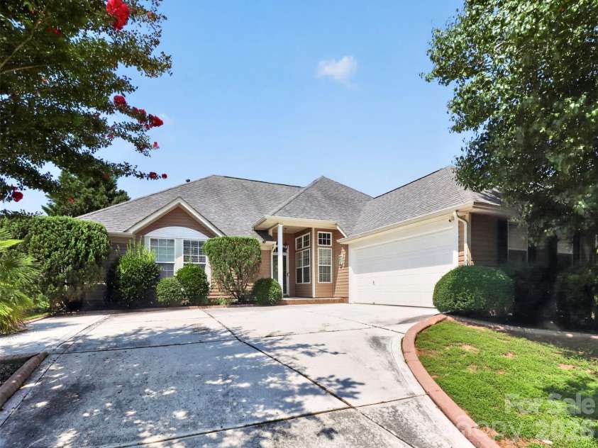 14642 Hawick Manor Lane, Pineville, NC 28134.  MLS# CAR4414256, YatesRealty ID 44101. Welcome home!
