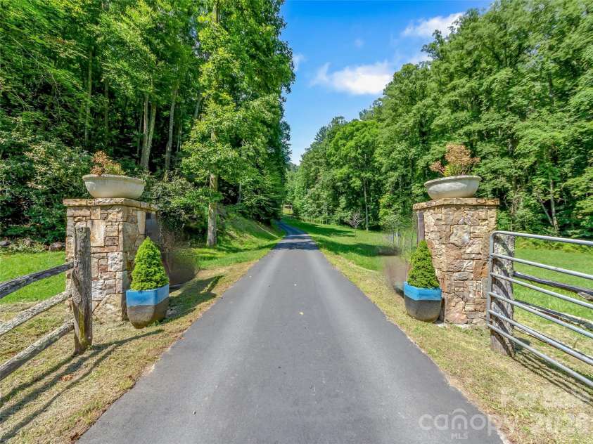 384 Doan Town Road, Burnsville, NC 28714.  MLS# CAR4414633, YatesRealty ID 44102. 