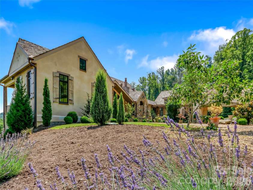 384 Doan Town Road, Burnsville, NC 28714.  MLS# CAR4414633, YatesRealty ID 44102. 
