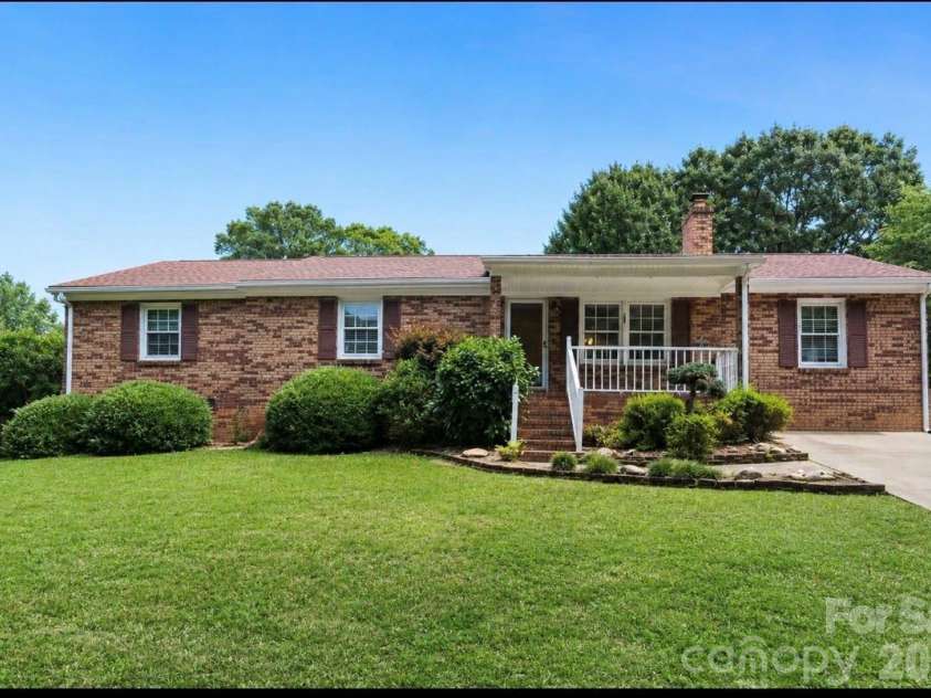 320 Amhurst Drive, Kings Mountain, NC 28086.  MLS# CAR4380797, YatesRealty ID 44103. 