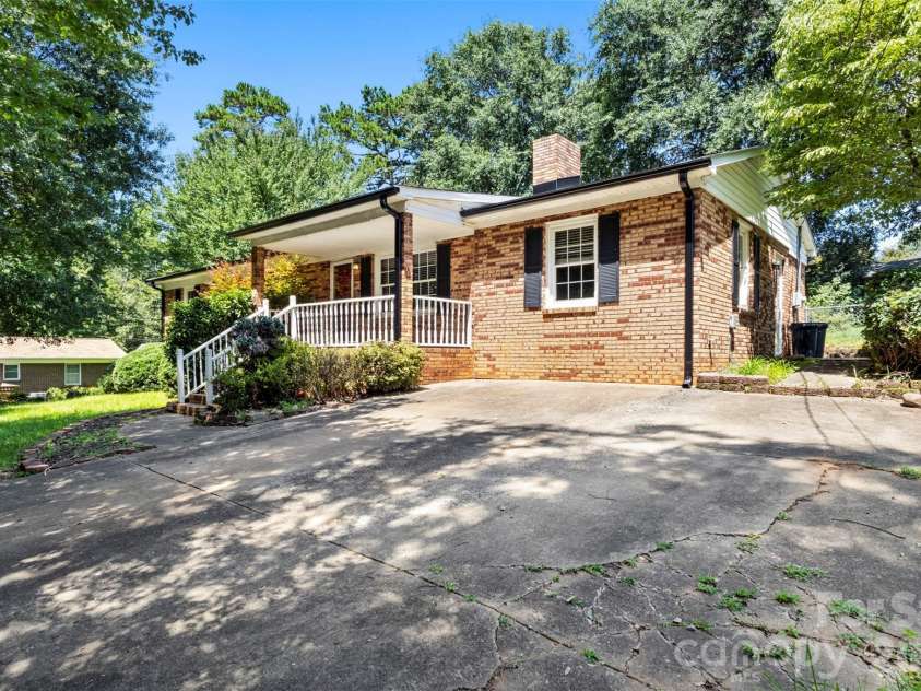 320 Amhurst Drive, Kings Mountain, NC 28086.  MLS# CAR4380797, YatesRealty ID 44103. 