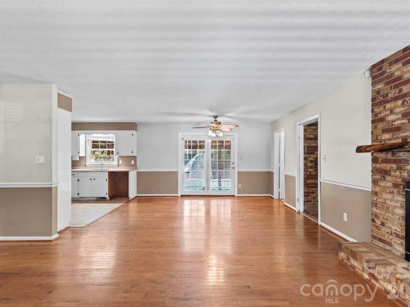 320 Amhurst Drive, Kings Mountain, NC 28086.  MLS# CAR4380797, YatesRealty ID 44103. 