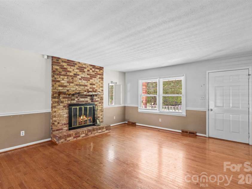 320 Amhurst Drive, Kings Mountain, NC 28086.  MLS# CAR4380797, YatesRealty ID 44103. 
