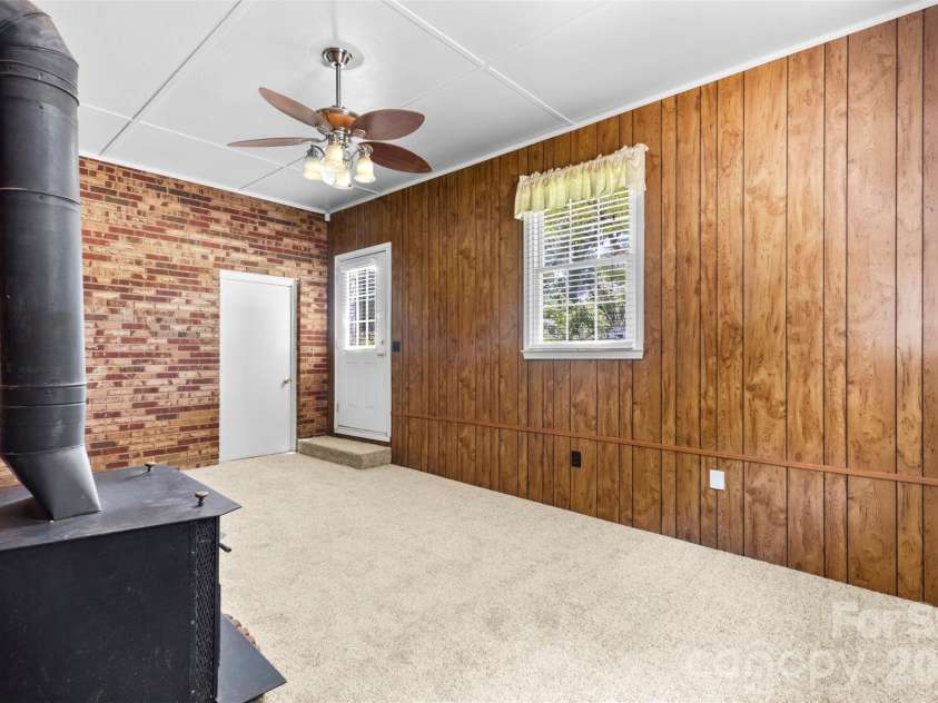 320 Amhurst Drive, Kings Mountain, NC 28086.  MLS# CAR4380797, YatesRealty ID 44103. 
