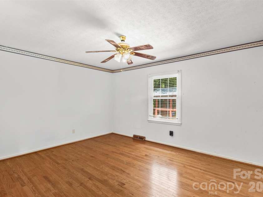 320 Amhurst Drive, Kings Mountain, NC 28086.  MLS# CAR4380797, YatesRealty ID 44103. 