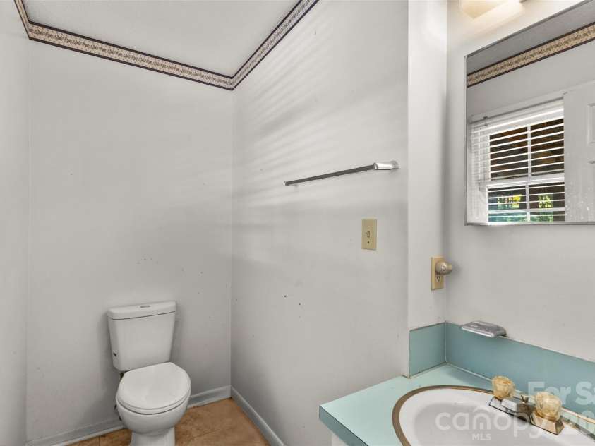 320 Amhurst Drive, Kings Mountain, NC 28086.  MLS# CAR4380797, YatesRealty ID 44103. 
