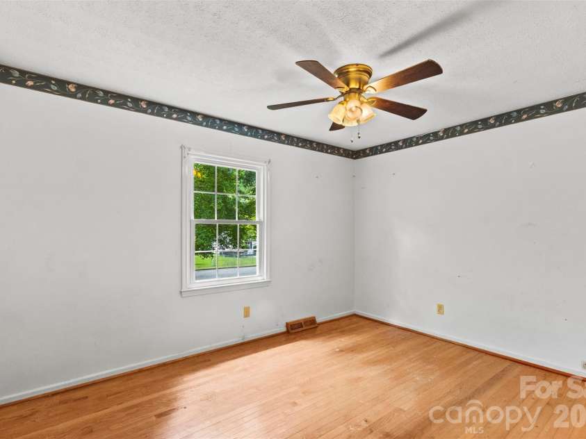 320 Amhurst Drive, Kings Mountain, NC 28086.  MLS# CAR4380797, YatesRealty ID 44103. 
