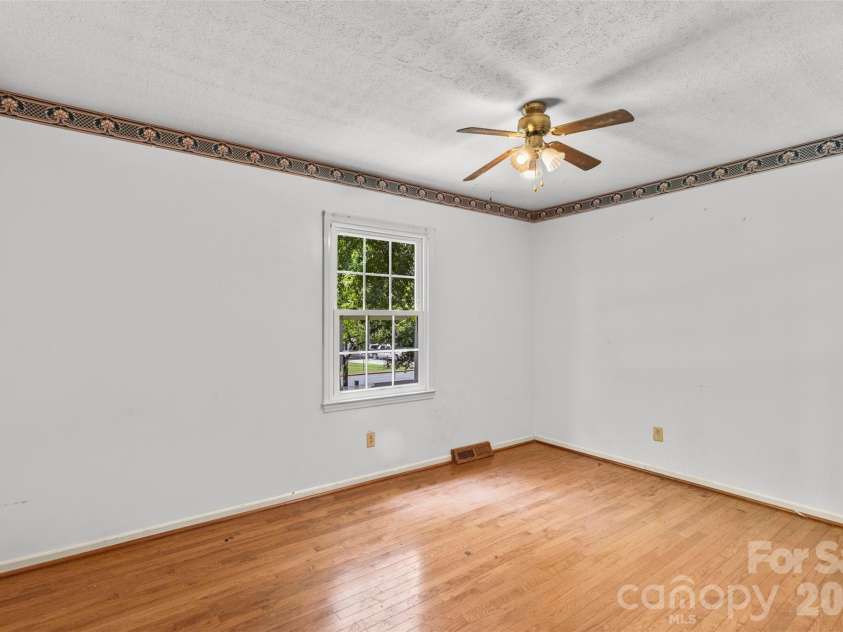 320 Amhurst Drive, Kings Mountain, NC 28086.  MLS# CAR4380797, YatesRealty ID 44103. 