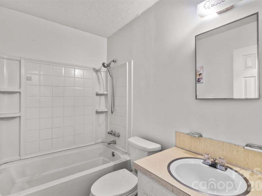 320 Amhurst Drive, Kings Mountain, NC 28086.  MLS# CAR4380797, YatesRealty ID 44103. 