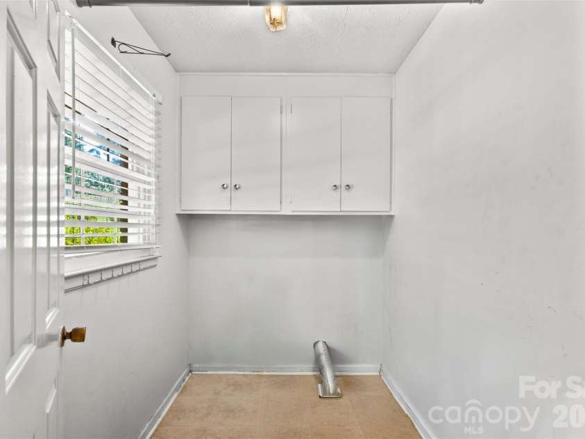320 Amhurst Drive, Kings Mountain, NC 28086.  MLS# CAR4380797, YatesRealty ID 44103. 