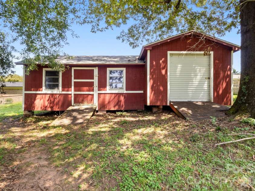 320 Amhurst Drive, Kings Mountain, NC 28086.  MLS# CAR4380797, YatesRealty ID 44103. 