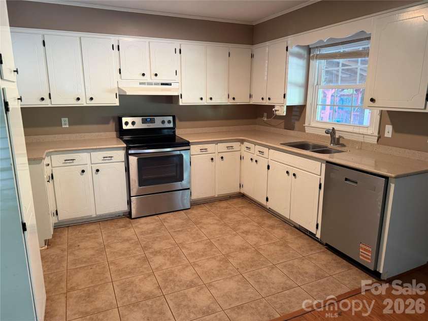 320 Amhurst Drive, Kings Mountain, NC 28086.  MLS# CAR4380797, YatesRealty ID 44103. 