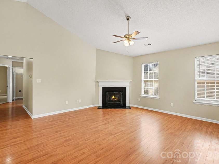 9819 Veronica Drive, Charlotte, NC 28215.  MLS# CAR4413821, YatesRealty ID 44104. 