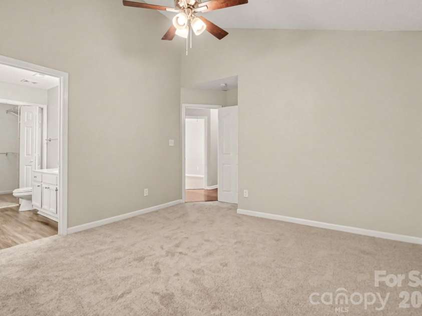 9819 Veronica Drive, Charlotte, NC 28215.  MLS# CAR4413821, YatesRealty ID 44104. 