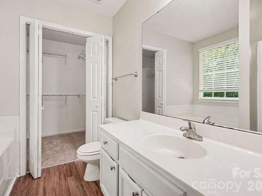 9819 Veronica Drive, Charlotte, NC 28215.  MLS# CAR4413821, YatesRealty ID 44104. 