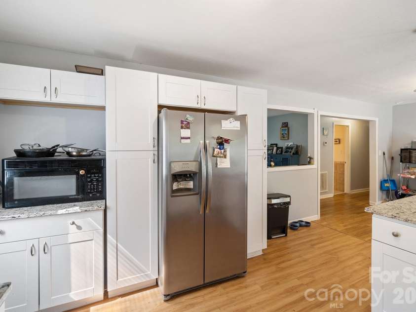 525 Kelly Avenue, Mooresville, NC 28115.  MLS# CAR4406896, YatesRealty ID 44105. 