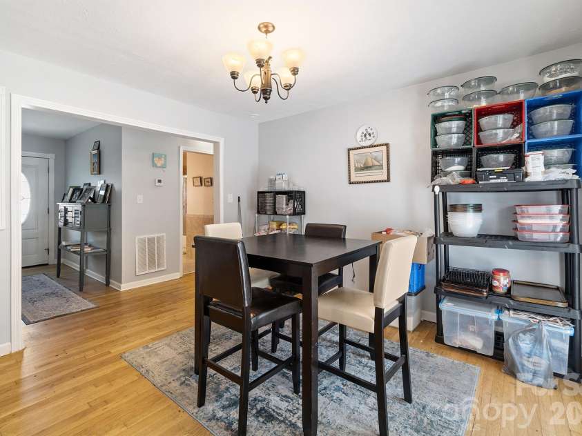 525 Kelly Avenue, Mooresville, NC 28115.  MLS# CAR4406896, YatesRealty ID 44105. 