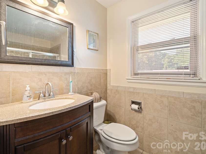 525 Kelly Avenue, Mooresville, NC 28115.  MLS# CAR4406896, YatesRealty ID 44105. 