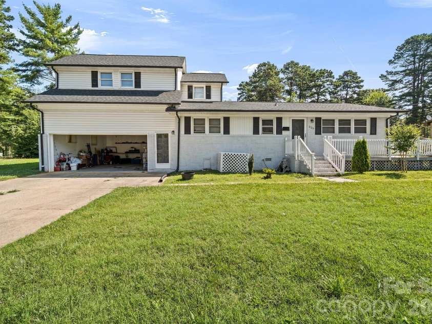 525 Kelly Avenue, Mooresville, NC 28115.  MLS# CAR4406896, YatesRealty ID 44105. 