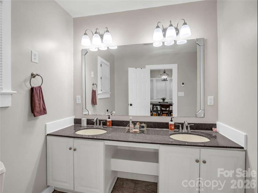 116 Beverly Avenue, Hendersonville, NC 28792.  MLS# CAR4413491, YatesRealty ID 44108. Double Sinks
