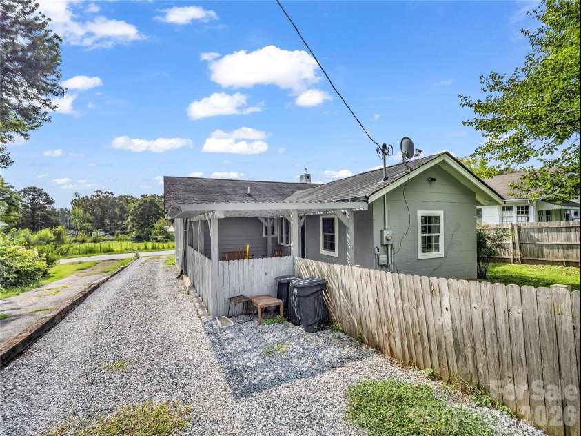 116 Beverly Avenue, Hendersonville, NC 28792.  MLS# CAR4413491, YatesRealty ID 44108. Driveway