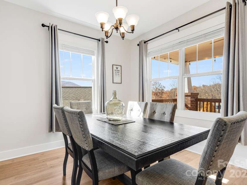 11 Byrdcliffe Lane, Asheville, NC 28805.  MLS# CAR4320731, YatesRealty ID 4411. Dining Area with Tons of Natural Light