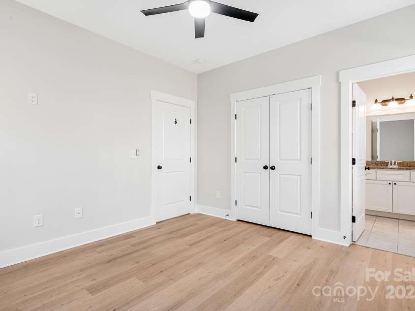 11 Byrdcliffe Lane, Asheville, NC 28805.  MLS# CAR4320731, YatesRealty ID 4411. Primary Bedroom Suite