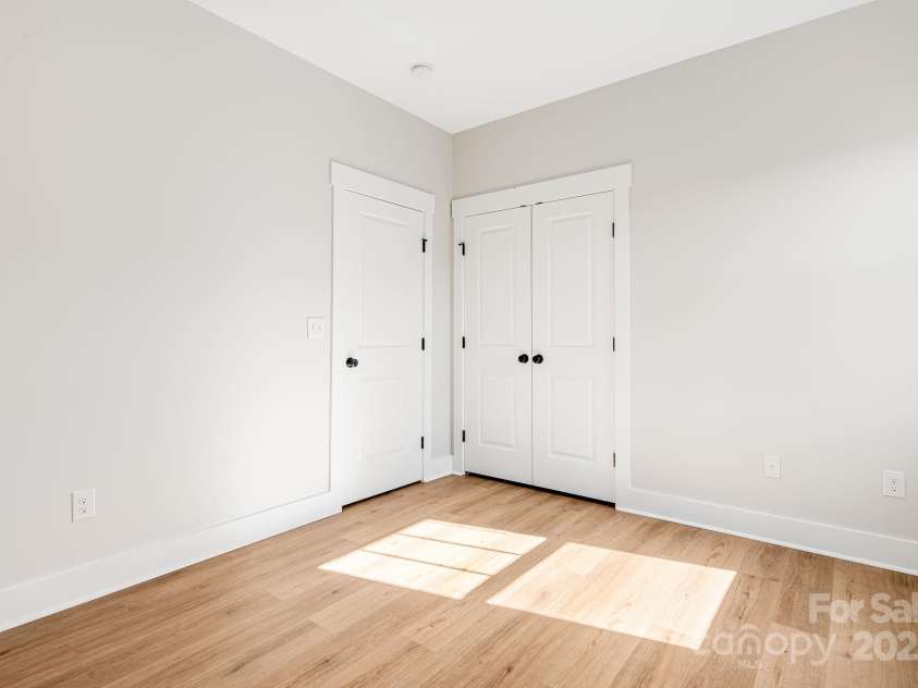 11 Byrdcliffe Lane, Asheville, NC 28805.  MLS# CAR4320731, YatesRealty ID 4411. Second Bedroom