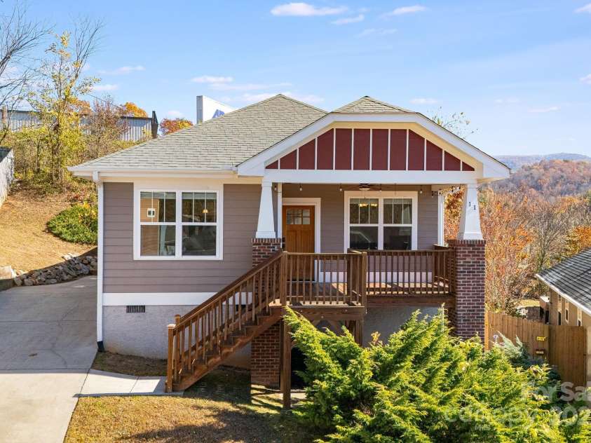 11 Byrdcliffe Lane, Asheville, NC 28805.  MLS# CAR4320731, YatesRealty ID 4411. Welcome Home to 11 Byrdcliffe Lane