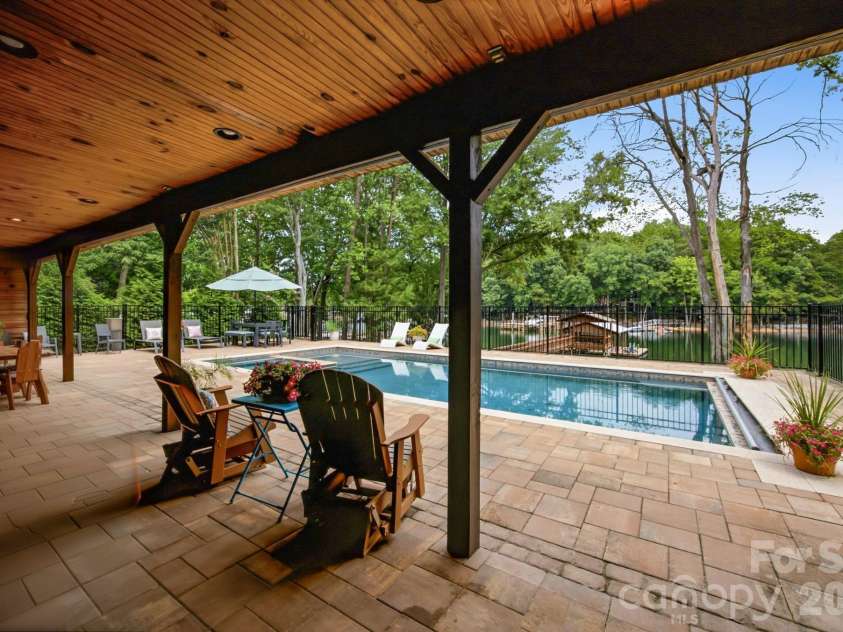 20334 Bethelwood Lane, Cornelius, NC 28031.  MLS# CAR4409057, YatesRealty ID 44110. 