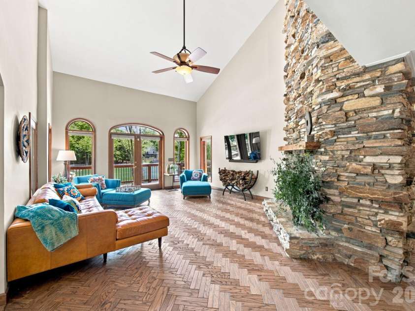 20334 Bethelwood Lane, Cornelius, NC 28031.  MLS# CAR4409057, YatesRealty ID 44110. 