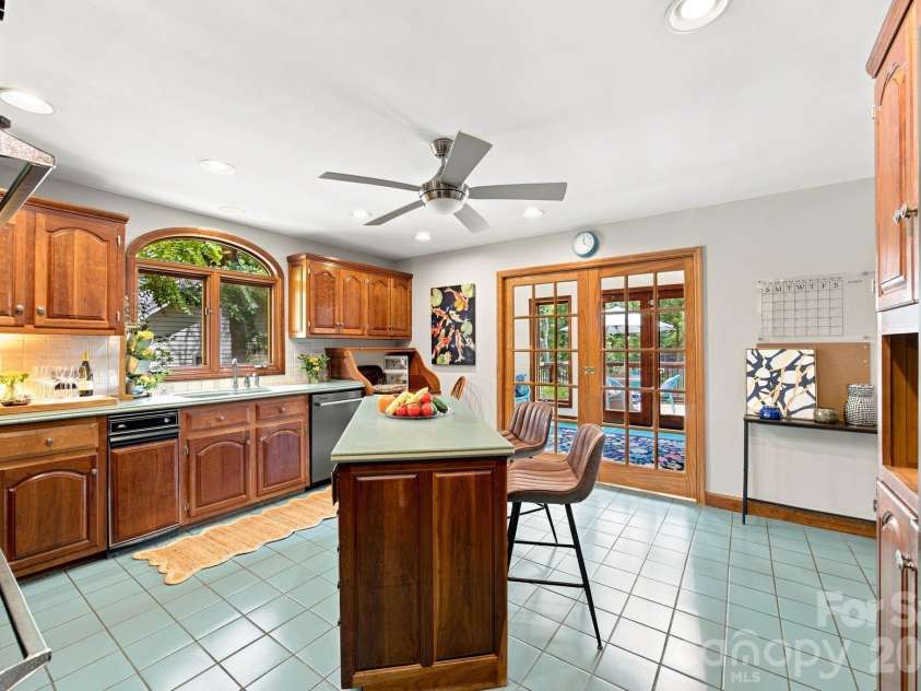 20334 Bethelwood Lane, Cornelius, NC 28031.  MLS# CAR4409057, YatesRealty ID 44110. 
