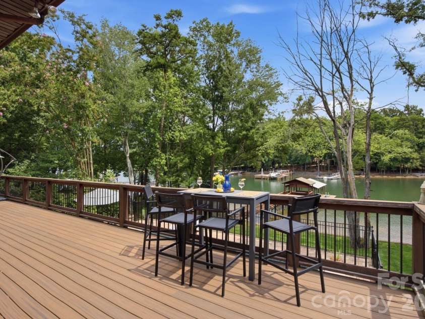 20334 Bethelwood Lane, Cornelius, NC 28031.  MLS# CAR4409057, YatesRealty ID 44110. 