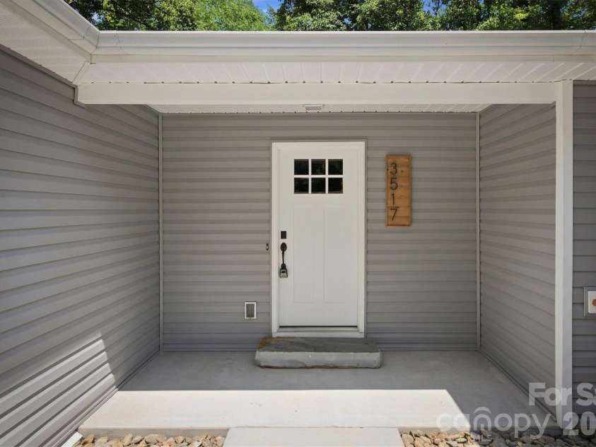 3517 Crestwood Drive, Morganton, NC 28655.  MLS# CAR4412373, YatesRealty ID 44111. 